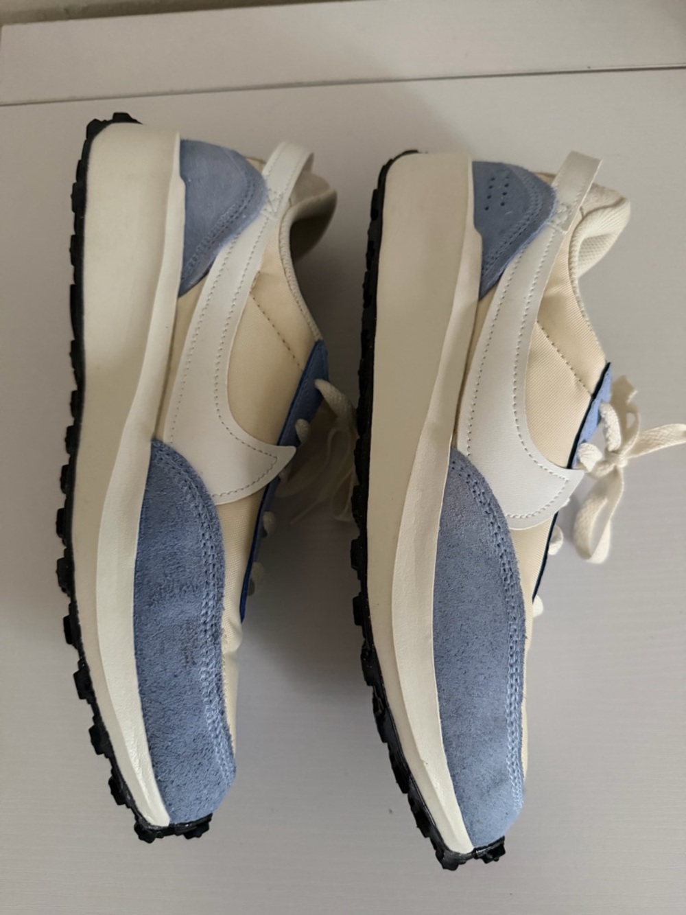 Nike Waffle Debut Sneaker, Women’s 9, Blue/ Cream/ White - Picture 6 of 8